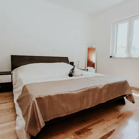 Rozac Τρογκίρ